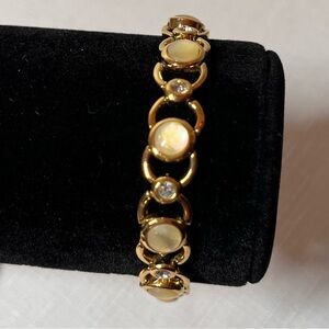 Fifth Avenue Gold and mother-of-pearl Bracelet. New. Nickel and lead free.